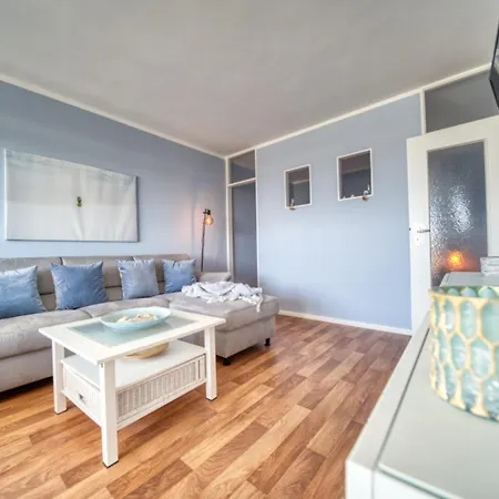 - Haus G, App 0g0602 *